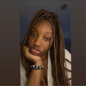 Meet your Posher, Naomi